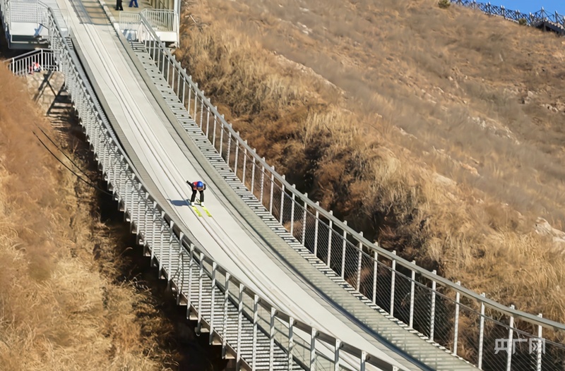 冰雪春天丨冰雪奇“冀”万象新雪舞太行双轨竞(图1)
